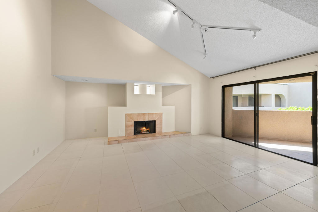 969 Village Square N Property Photo 6