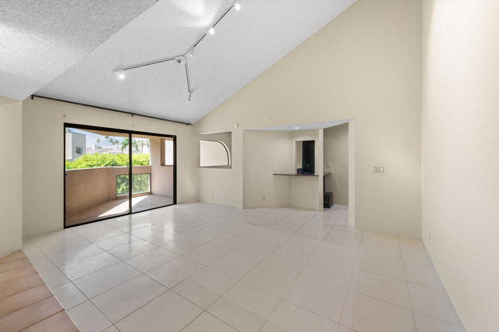 969 Village Square N Property Photo 8