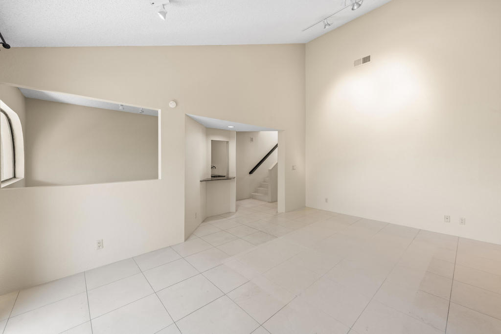 969 Village Square N Property Photo 12