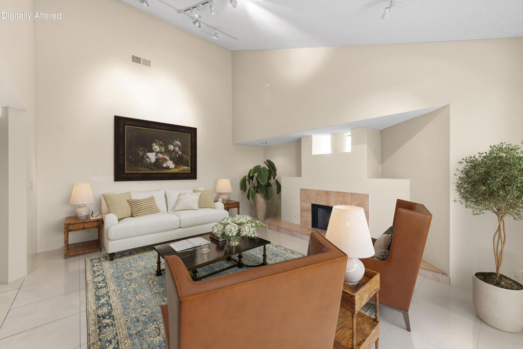 969 Village Square N Property Photo 13