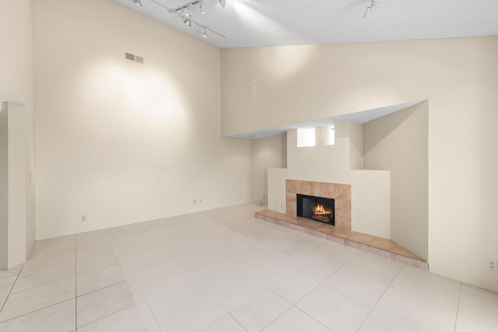 969 Village Square N Property Photo 14