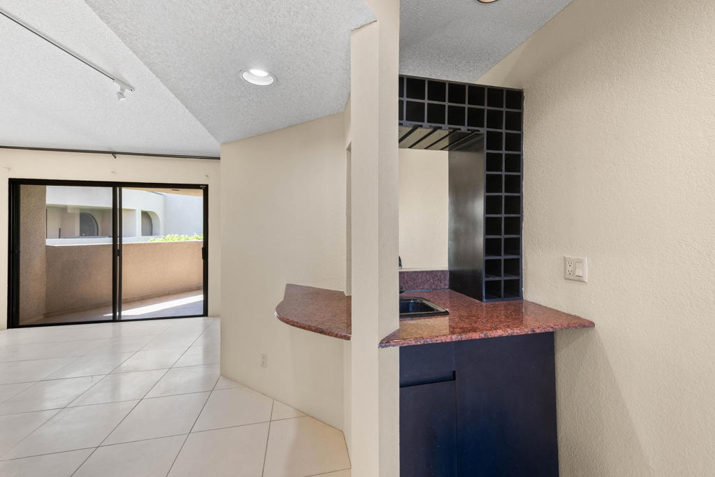 969 Village Square N Property Photo 15