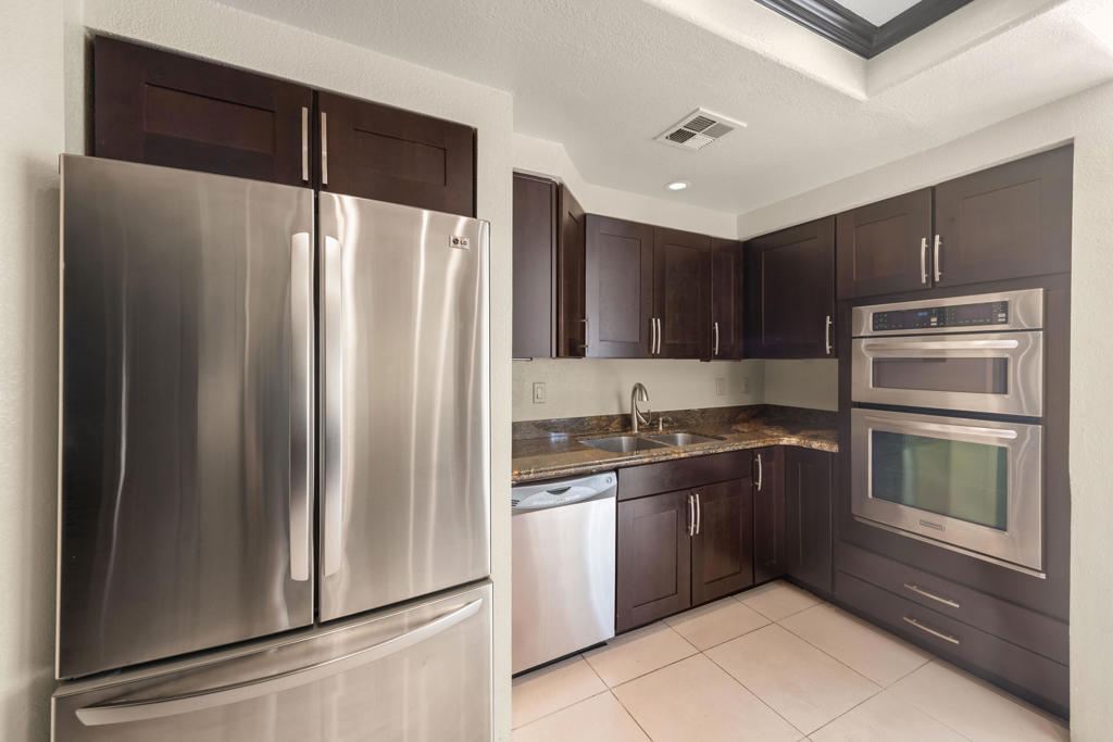 969 Village Square N Property Photo 19