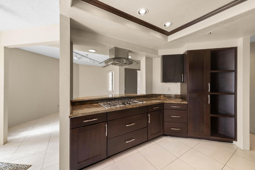 969 Village Square N Property Photo 20