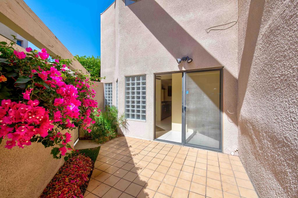 969 Village Square N Property Photo 23