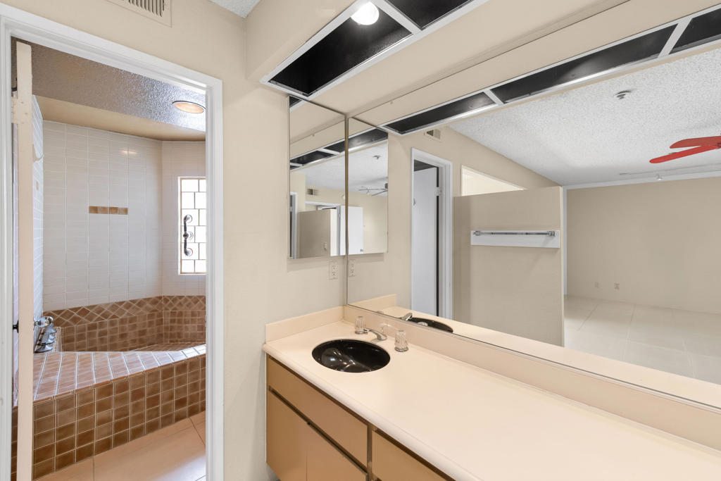 969 Village Square N Property Photo 35