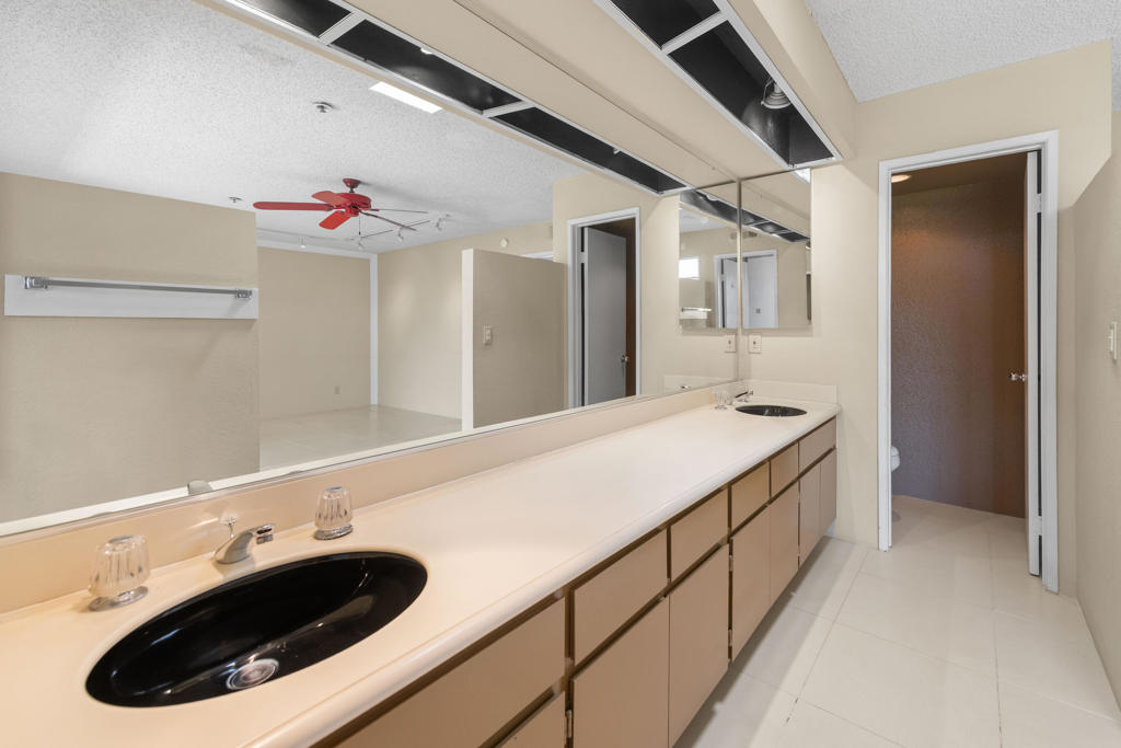 969 Village Square N Property Photo 37