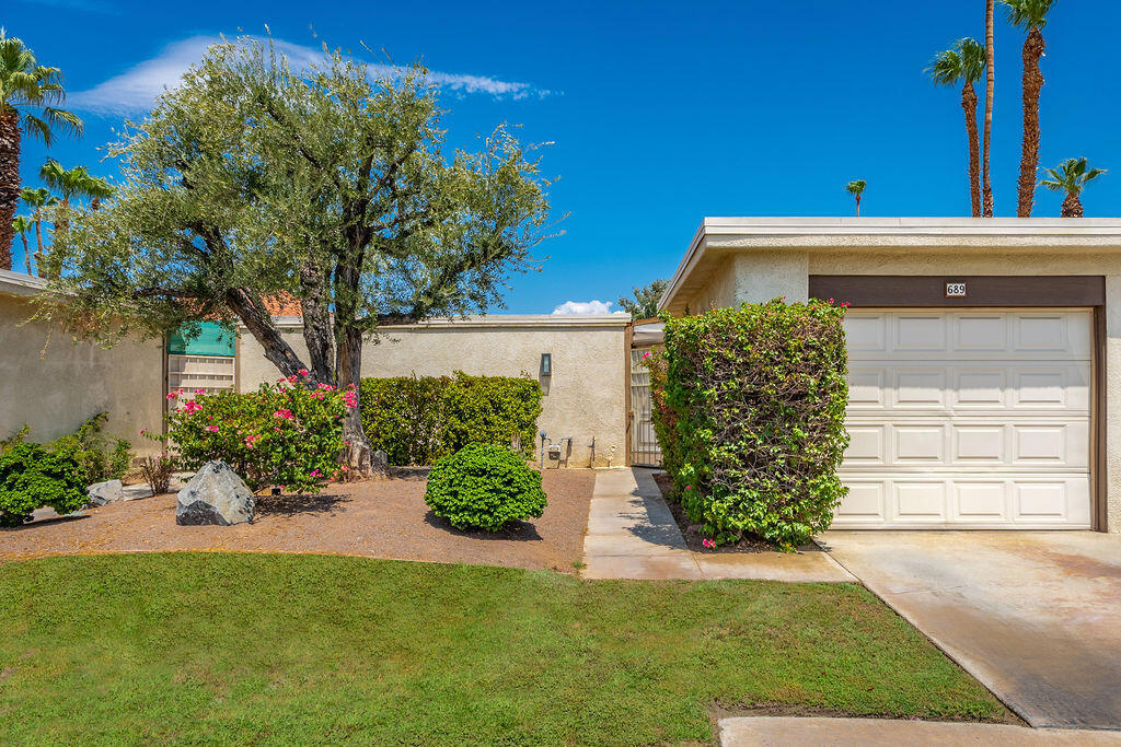 689 N Majorca Circle Property Photo 2