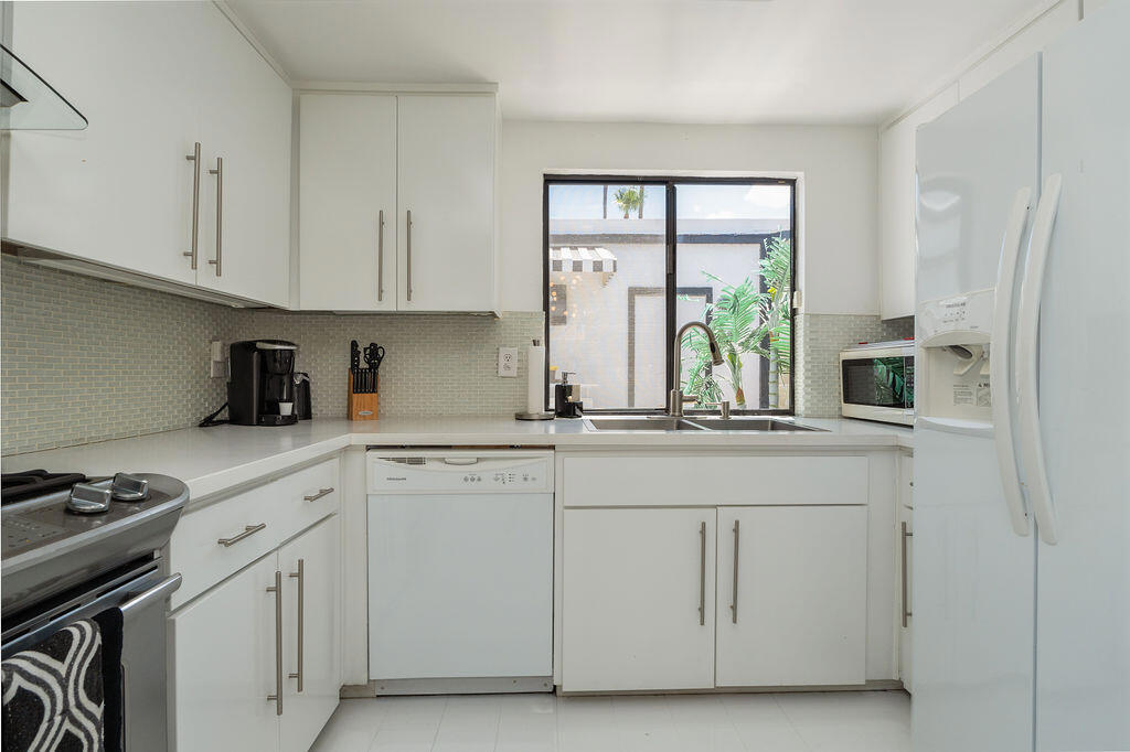 689 N Majorca Circle Property Photo 10