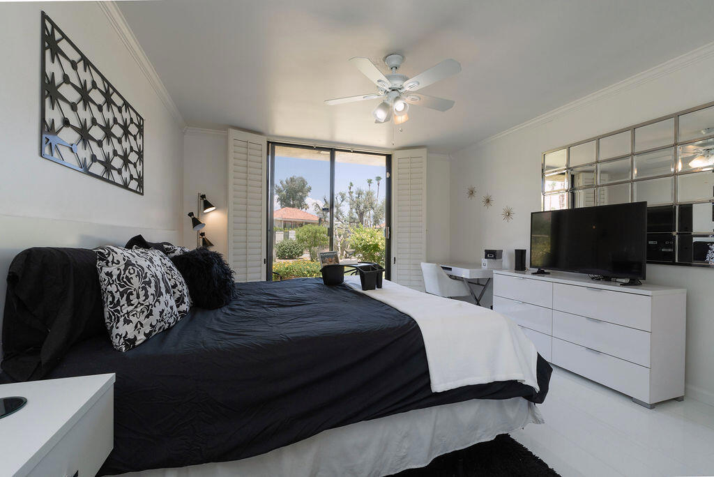 689 N Majorca Circle Property Photo 14