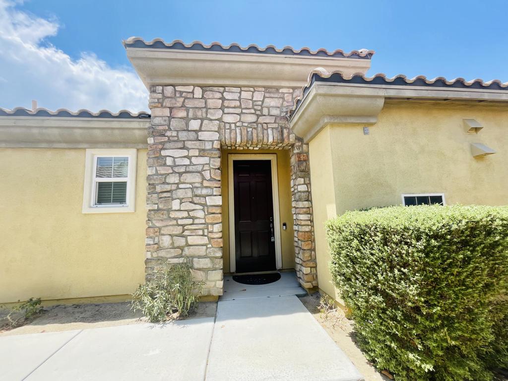 82098 Travolta Avenue Property Photo 2