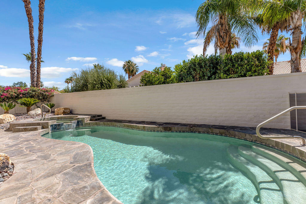 245 Strada Fortuna Property Photo 2
