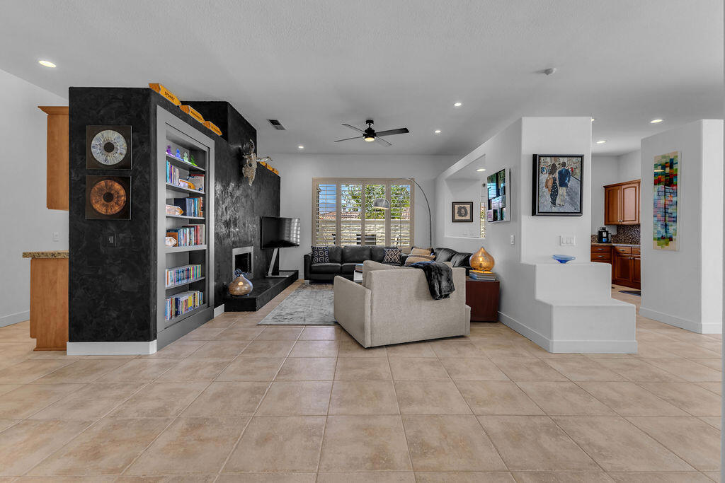 245 Strada Fortuna Property Photo 4