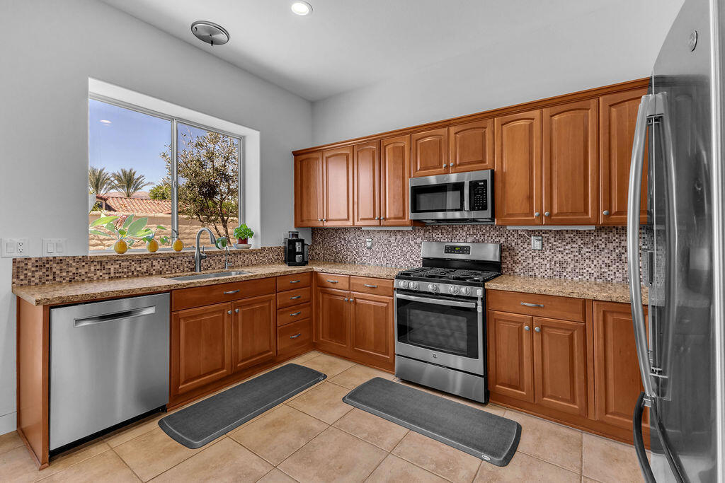 245 Strada Fortuna Property Photo 11