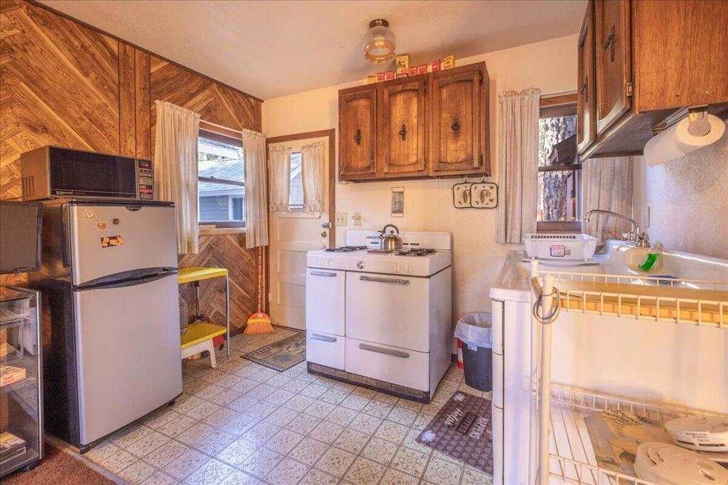 520 W Aeroplane Boulevard Property Photo 9