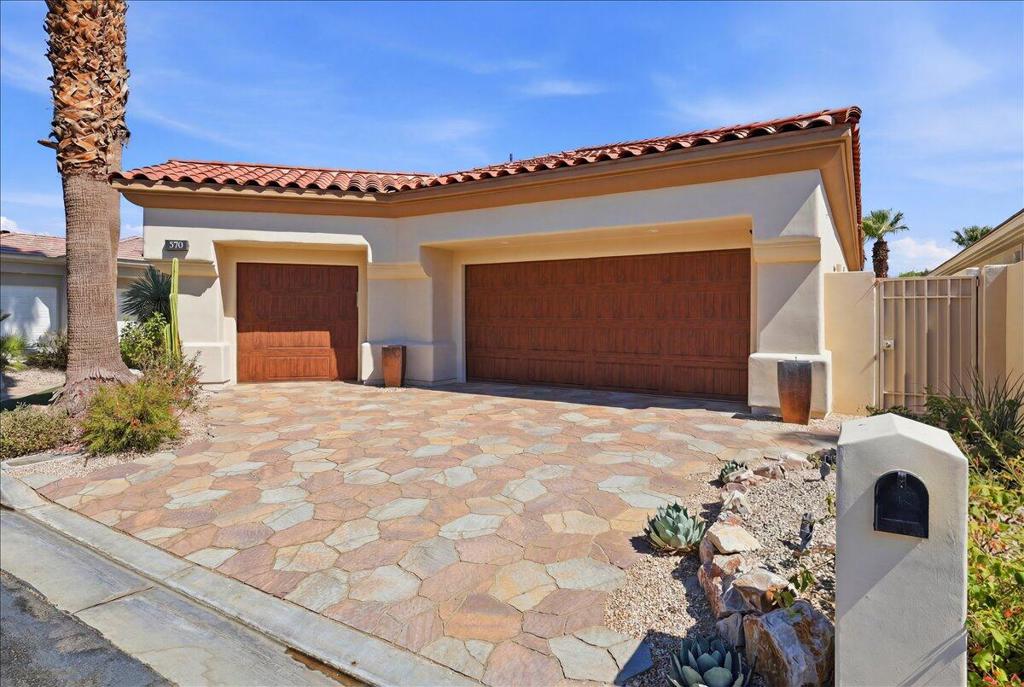 370 Gold Canyon Drive Property Photo 3