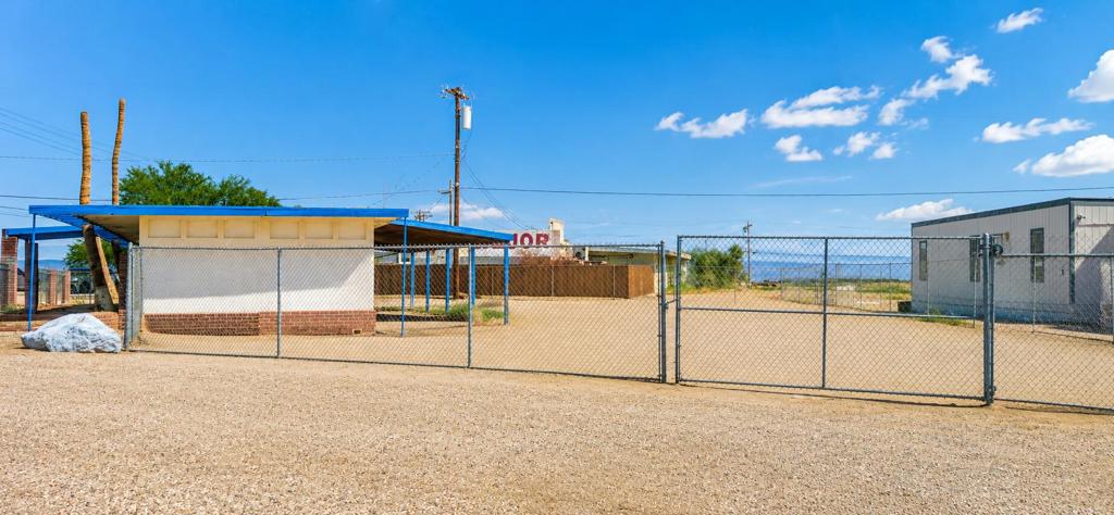 2096 Center Street Property Photo 3