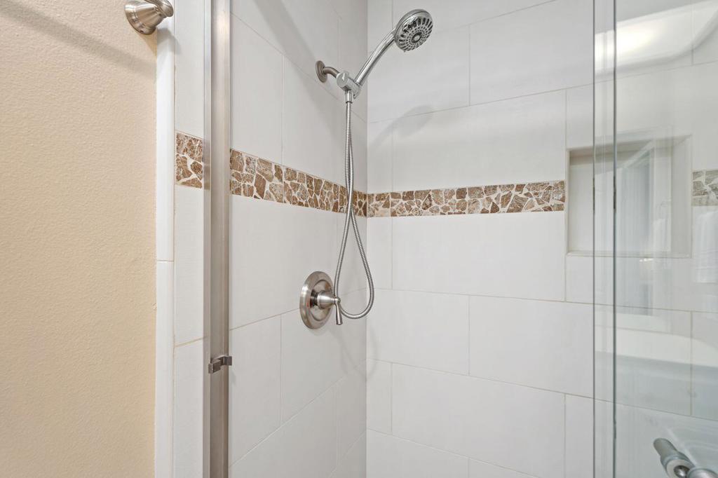 20 Pebble Beach Drive Property Photo 21