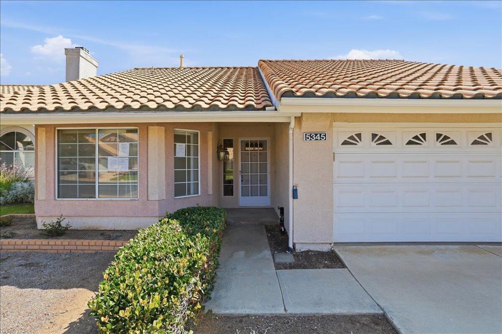 5345 W Plain Field Drive Property Photo 7