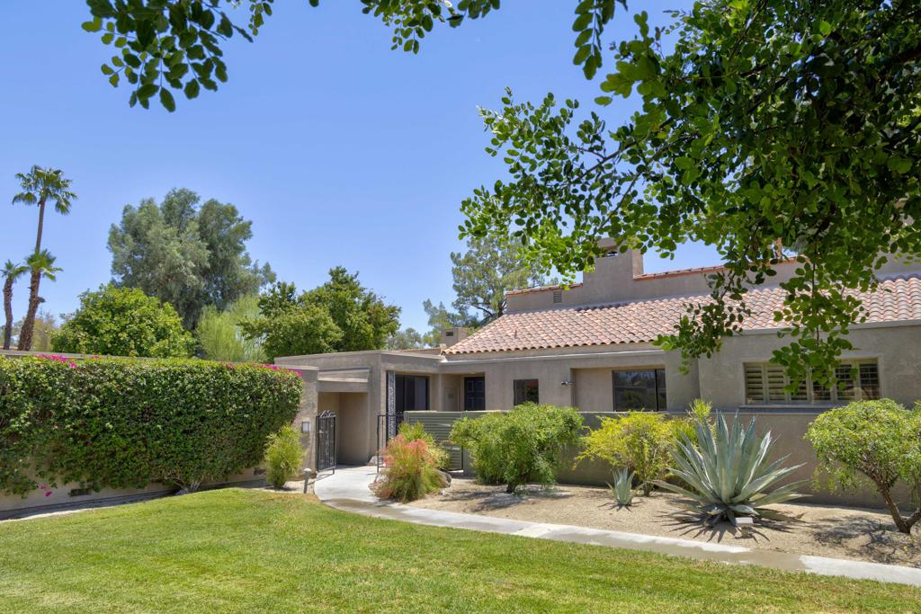 552 Desert West Drive Property Photo 2