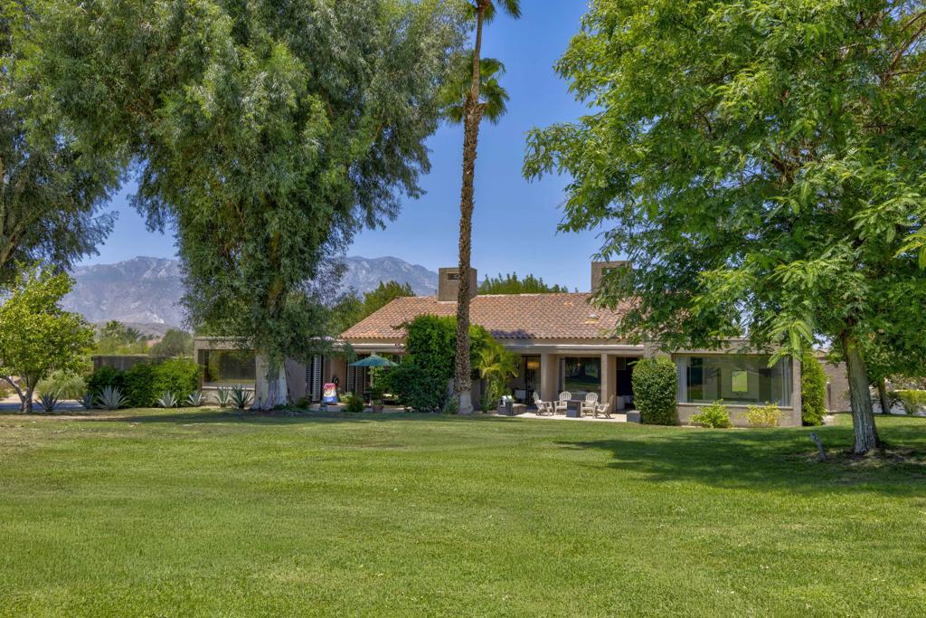 552 Desert West Drive Property Photo 3