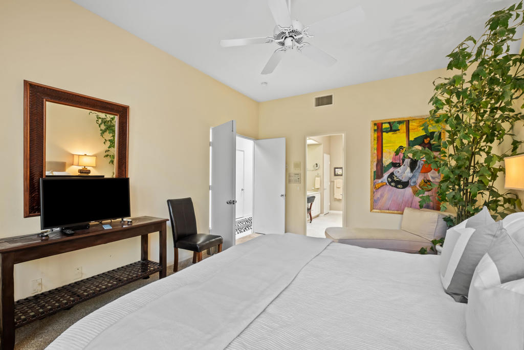 461 Desert Holly Drive Property Photo 12