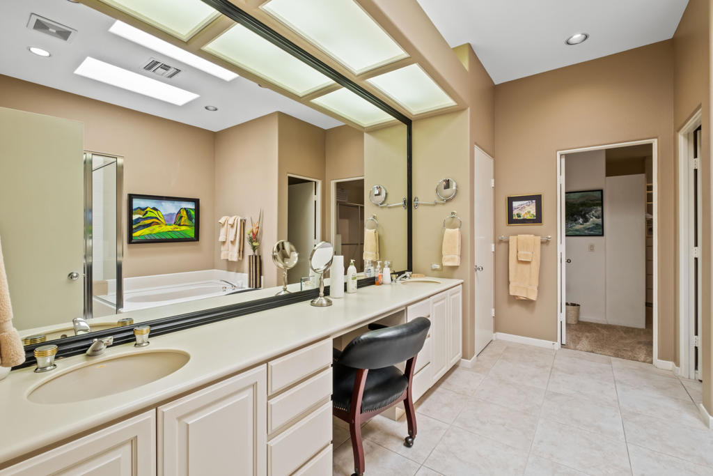 461 Desert Holly Drive Property Photo 14