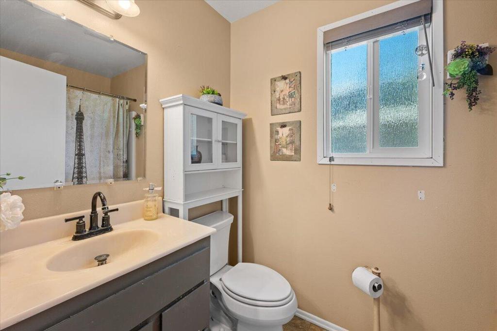 819 Holmes Lane Property Photo 34