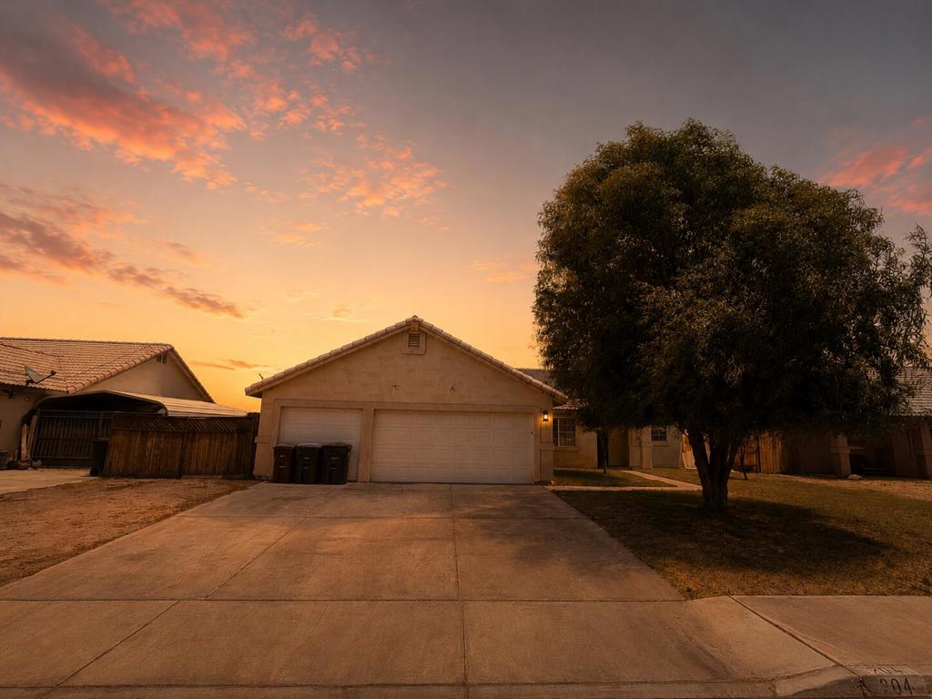 204 Shaded Palm Property Photo 1