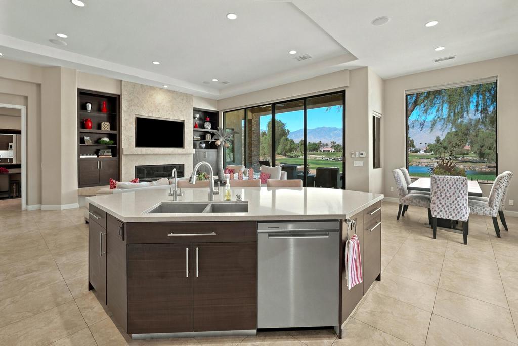 33 ViA Las Flores Property Photo 1