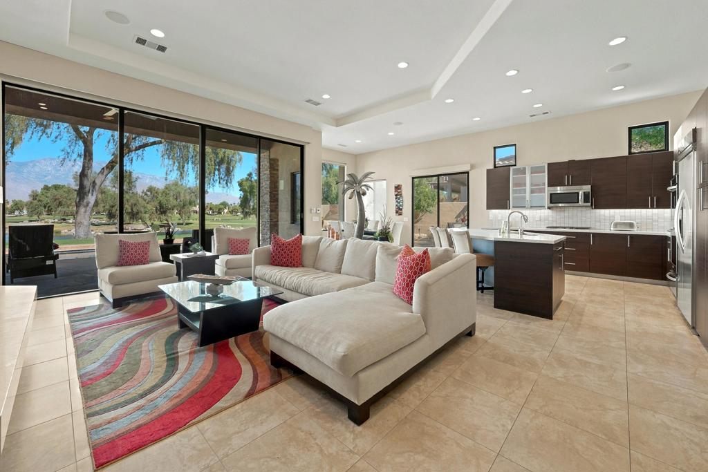 33 Via Las Flores Property Photo 2