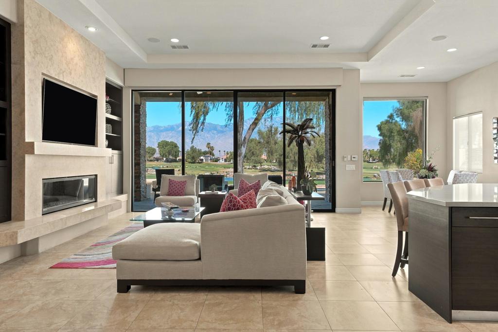 33 Via Las Flores Property Photo 4