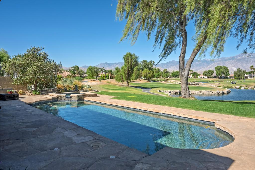 33 Via Las Flores Property Photo 5