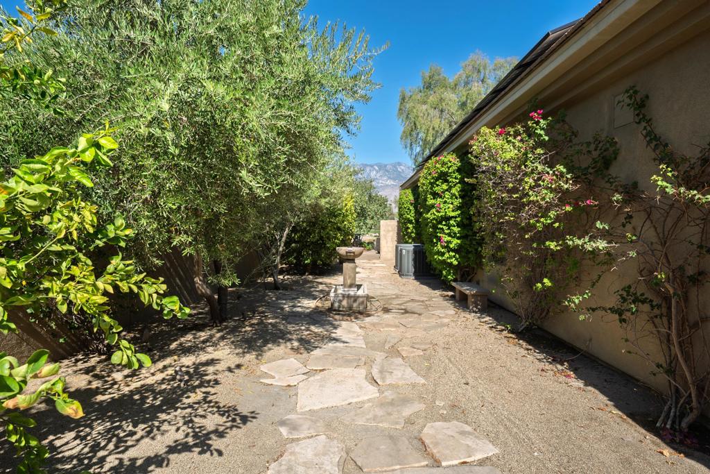 33 Via Las Flores Property Photo 17
