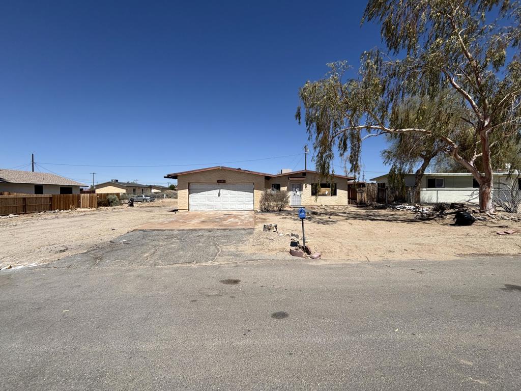 6943 Roberts Avenue Property Photo 1