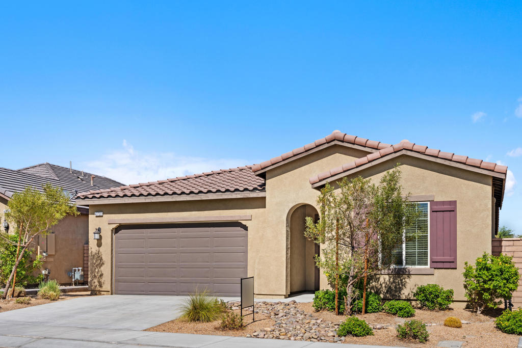 43720 Vacanza Court Property Photo 2