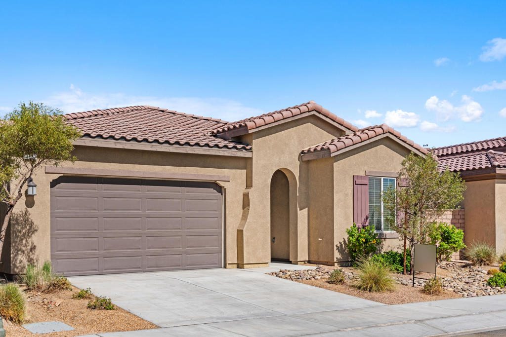 43720 Vacanza Court Property Photo 4