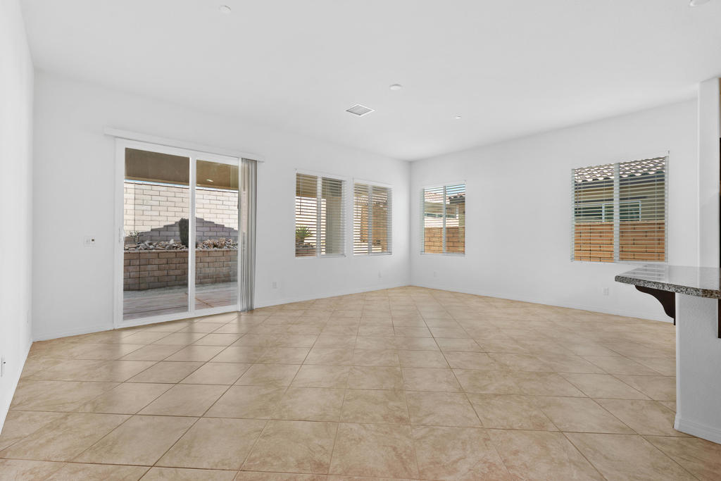 43720 Vacanza Court Property Photo 7