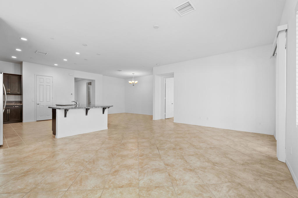 43720 Vacanza Court Property Photo 8