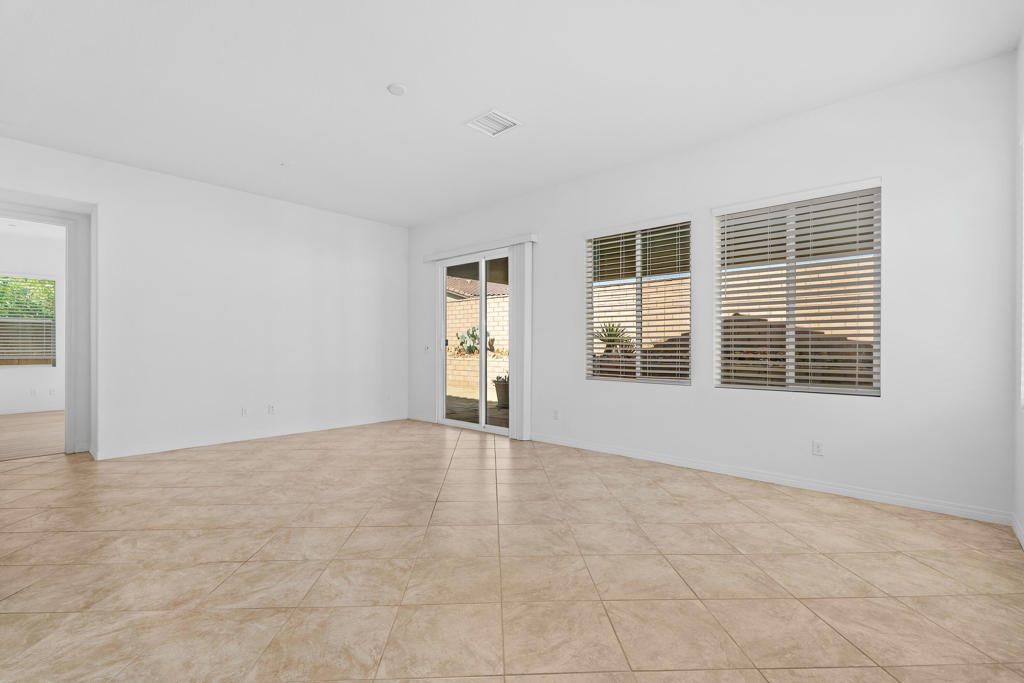 43720 Vacanza Court Property Photo 9