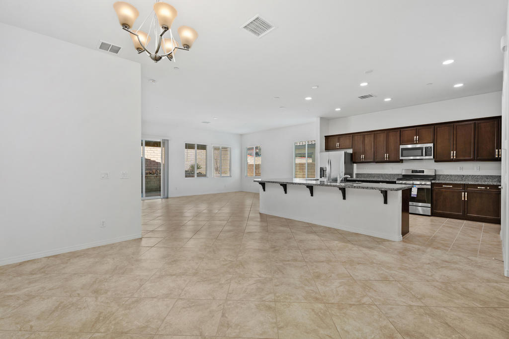 43720 Vacanza Court Property Photo 12