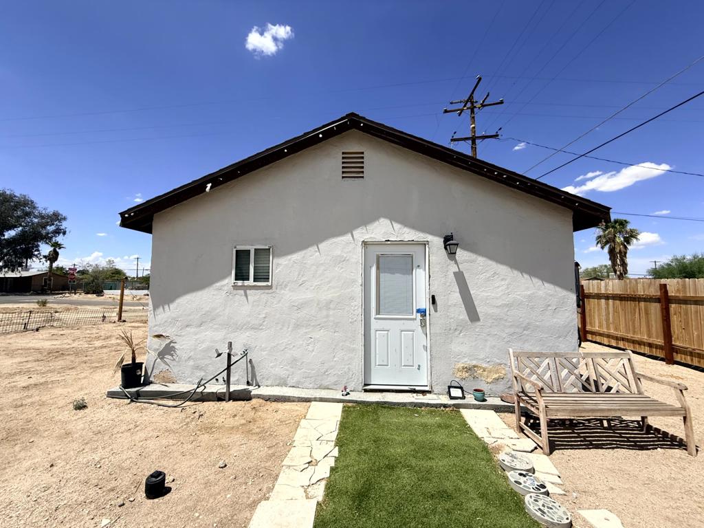 72425 Cactus Drive Property Photo 1