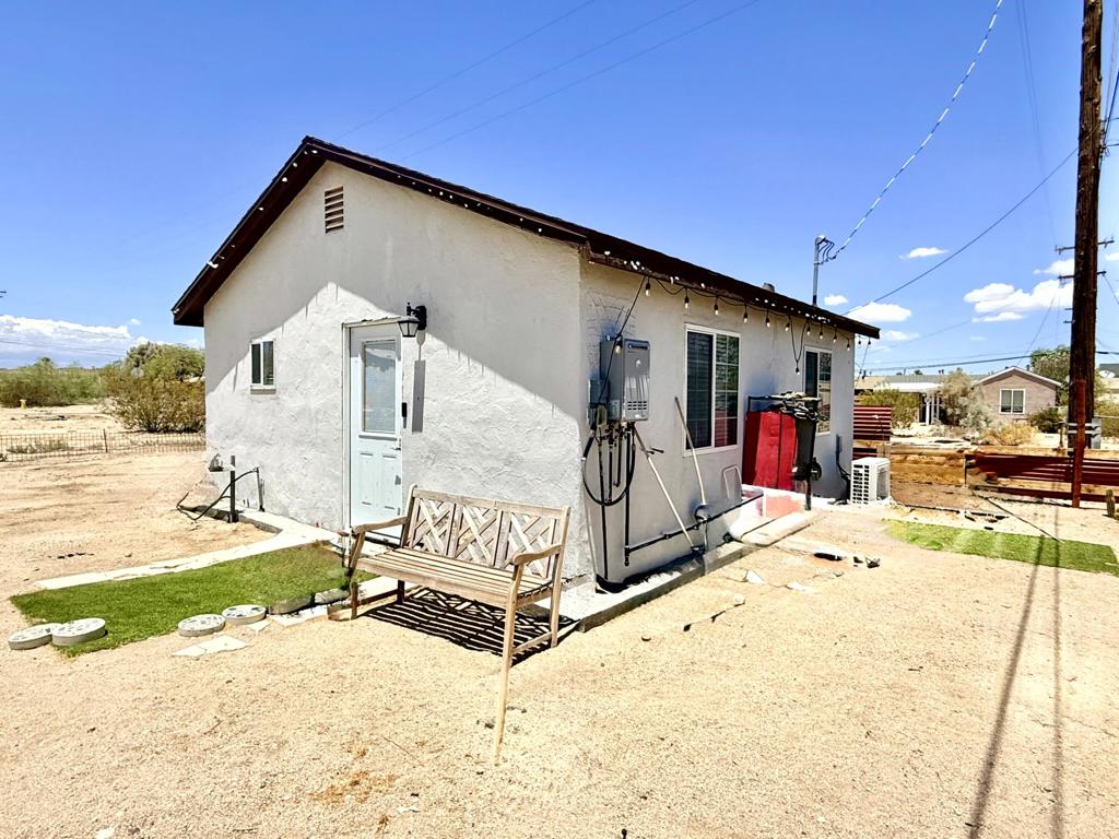 72425 Cactus Drive Property Photo 3