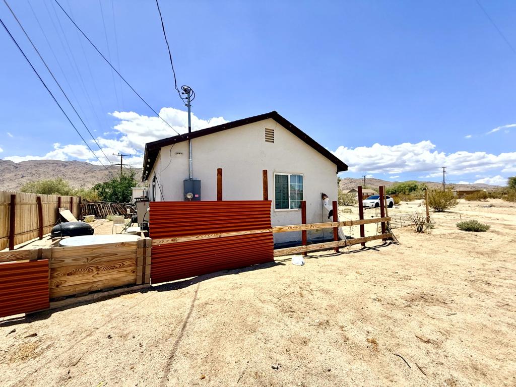 72425 Cactus Drive Property Photo 4