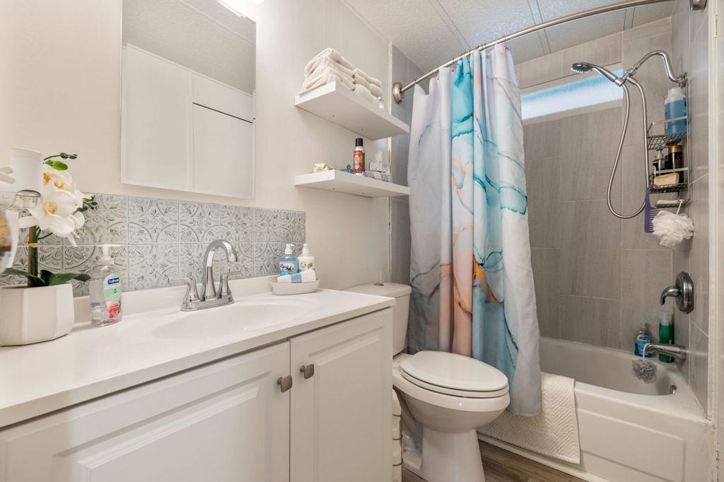 246 Laredo Drive Property Photo 17