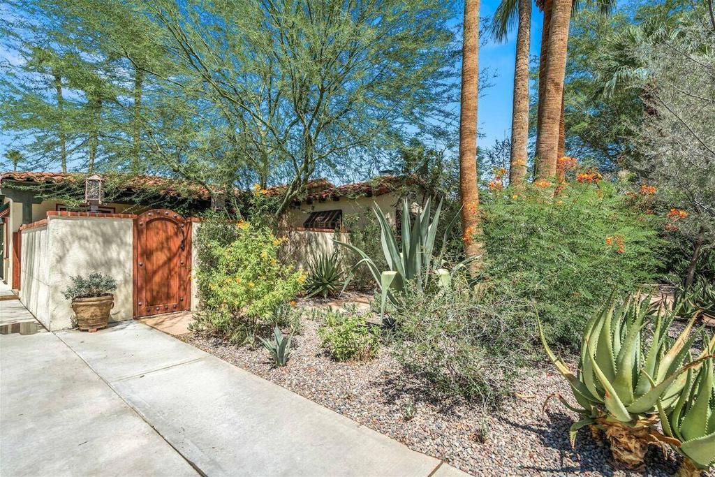 216 E Palo Verde Avenue Property Photo 4