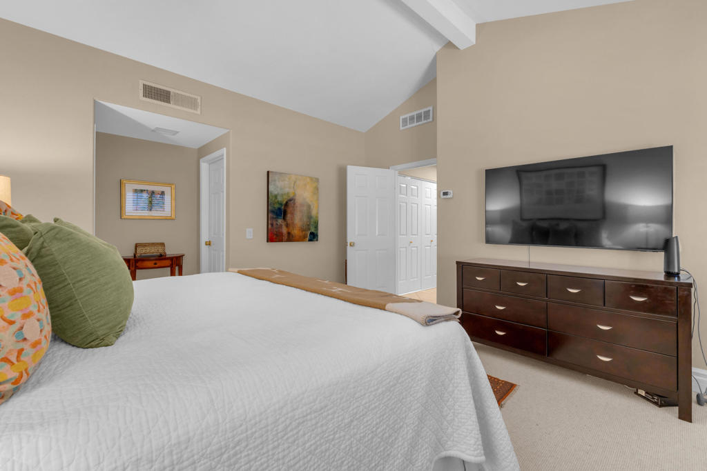207 Bouquet Canyon Drive Property Photo 9