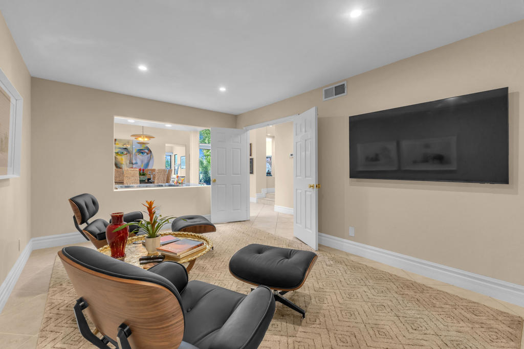 207 Bouquet Canyon Drive Property Photo 15