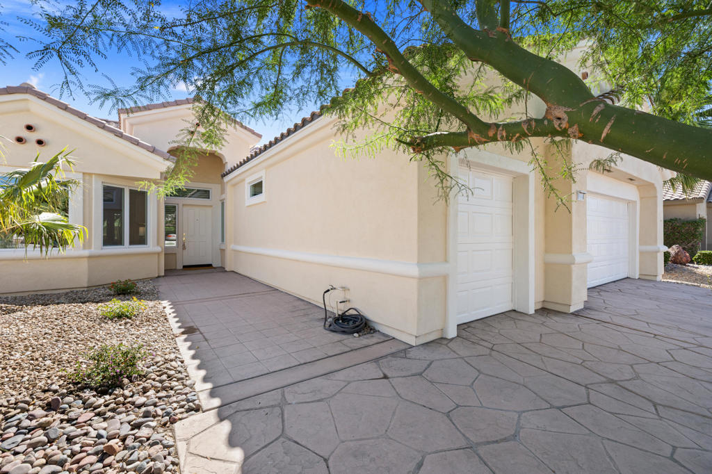36560 Blue Palm Drive Property Photo 3