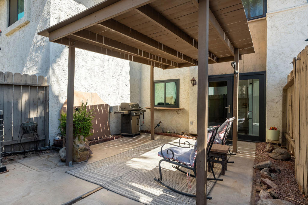 334 W Santa Elena Road Property Photo 6